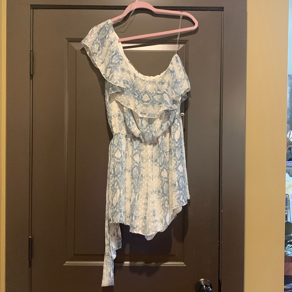 One sleeve romper. Size medium. Elastic waist. Completely lined. Worn once.